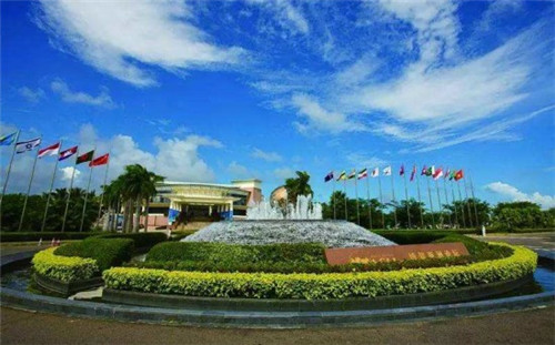 南北飘香旋转火锅